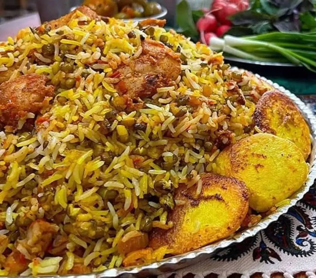 ناهار ماش پلو با ته‌دیگ پیاز درست کن؛ محشر میشه |  دستور پخت ماش پلو با ته‌دیگ پیاز | خوشمزه‌ترین دستور پخت ماش پلو