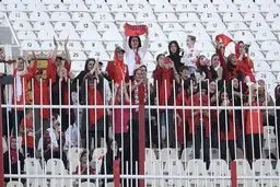 امکان حضور بانوان در ورزشگاه | هواداران خانم تیم تراکتور به ورزشگاه رفتند