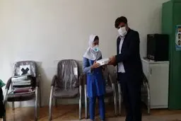 معلمی که ارثیه میلیاردی را تبلت خرید 