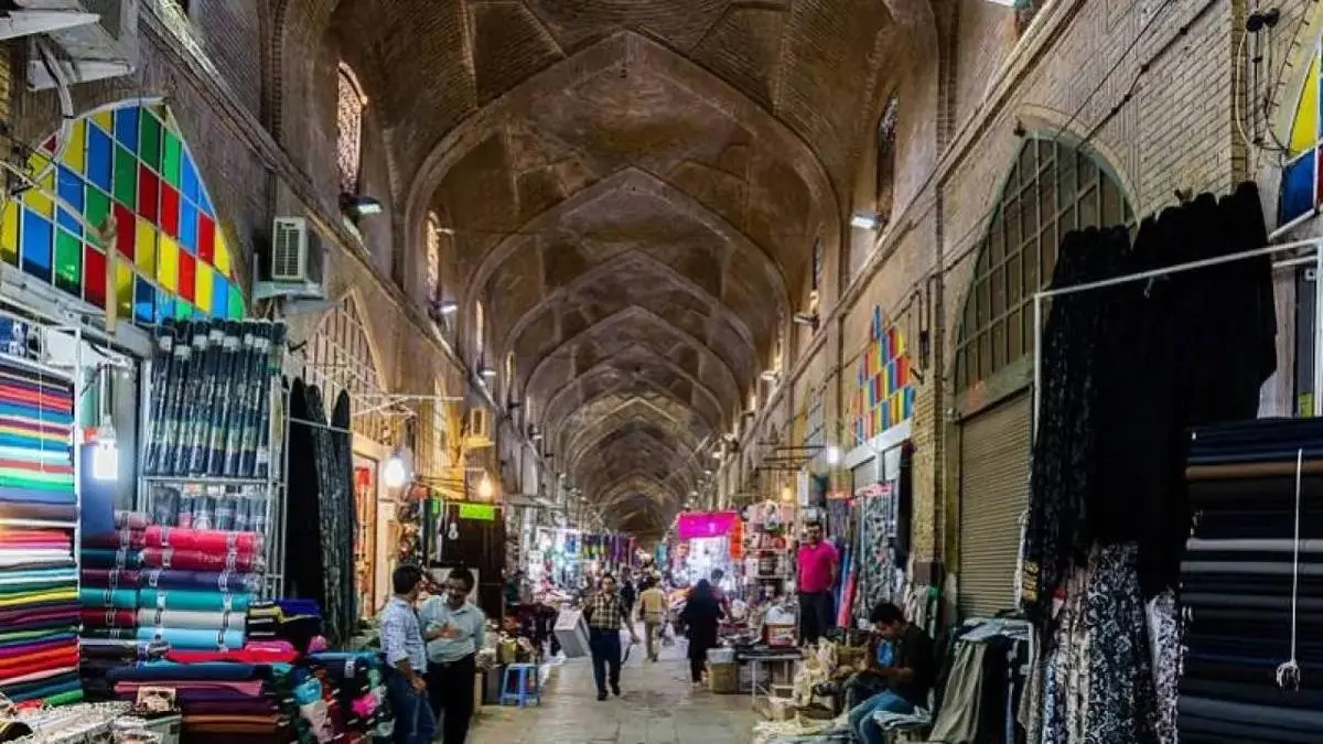 بازار وکیل شیراز تبدیل شد به فشن شو | فشن شو در بازار وکیل شیراز