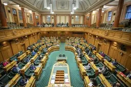 اعتراض عجیب نمایندگان مجلس با رقص محلی | نمایندگان با رقص محلی به یک طرح مجلس اعتراض کردند!+ویدئو