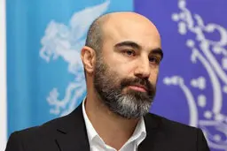 دعوت به ماندن در خانه به سبک نقی معمولی!