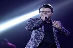 بی احترامی مجری در شبکه باکو به خواننده پاپ ایرانی | بیرون کردن خواننده ایرانی از استودیو + ویدئو 