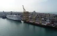 نخستین کشتی حامل کالای اساسی در بندر بوشهر پهلو گرفت