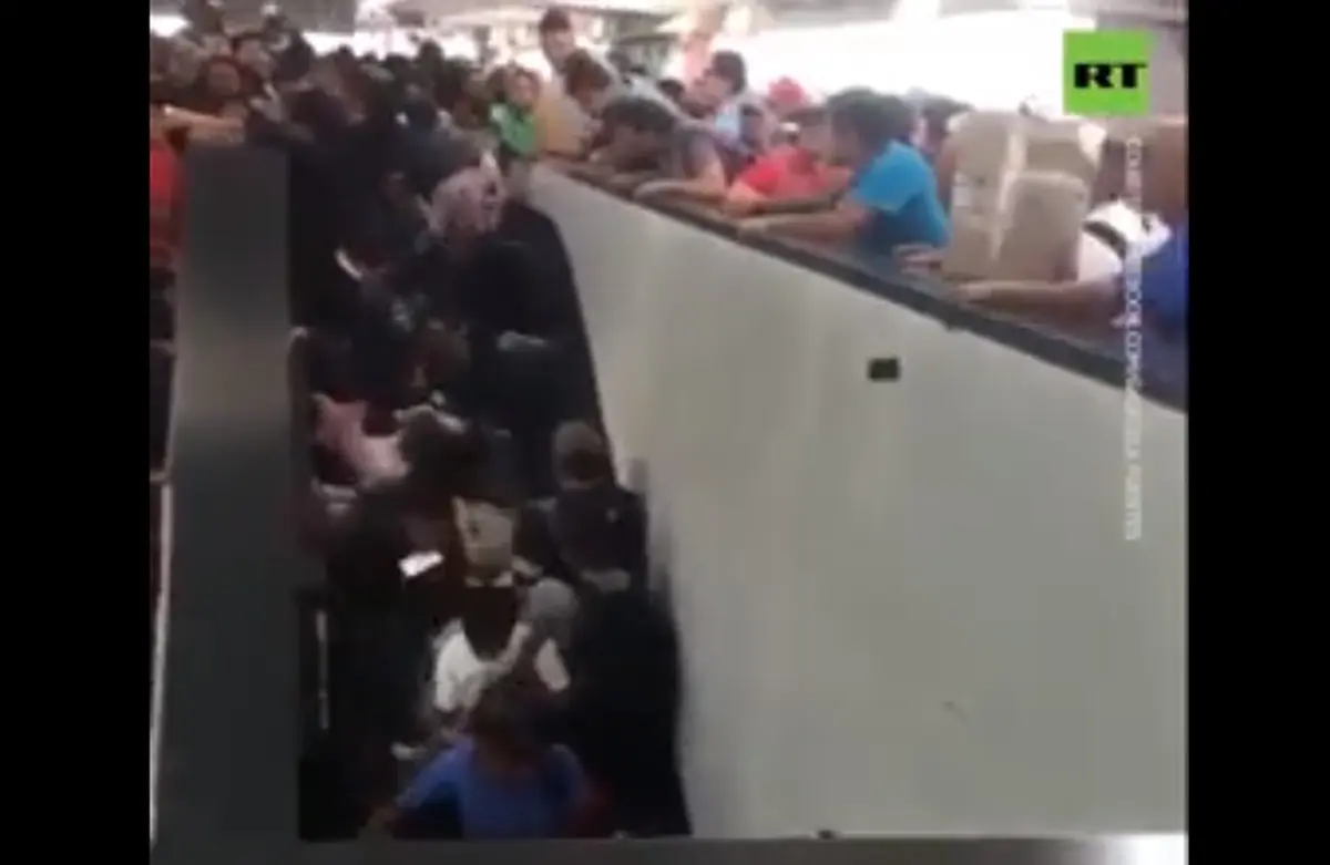 ویدیو: زخمی شدن تعدادی از مسافرین مترو در مکزیکوسیتی به دلیل انبوه جمعیت در ایستگاه