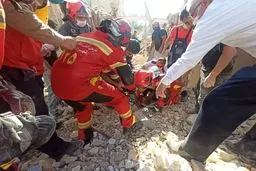 انفجار گاز در بازارچه عامری اهواز | هر ۲ طبقه خانه تخریب شد | ۲ کشته و ۶ مصدوم | احتمال گرفتار شدن افراد زیر آوار