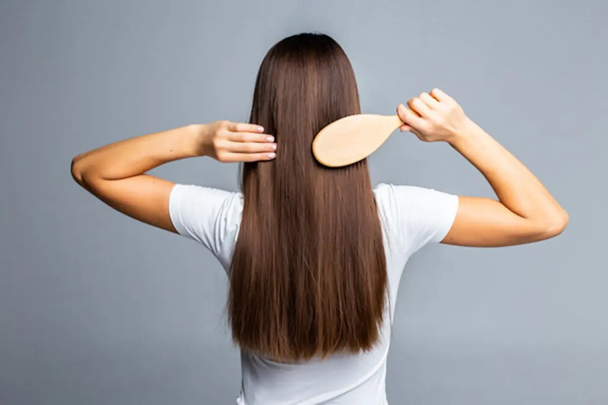 عاداتی که موهای‌تان را کم پشت‌تر می‌کنند | برای داشتن موی سالم این عادتها را کنار بگذارید + اینفوگراف