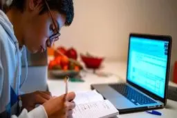 نحوه فعالیت آموزش در مدارس  | وضعیت  آموزش در شهرستان‌ها چگونه است ؟