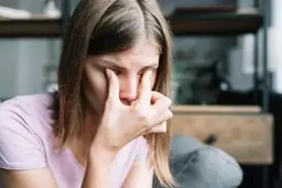 دلایل اصلی و مهم ایجاد گل مژه به‌صورت مکرر