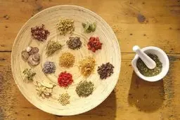 رشد موی سر با این گیاهان دارویی