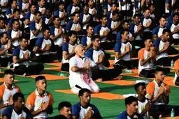  کرونا | هندی ها با یوگا به جنگ کرونا رفتند