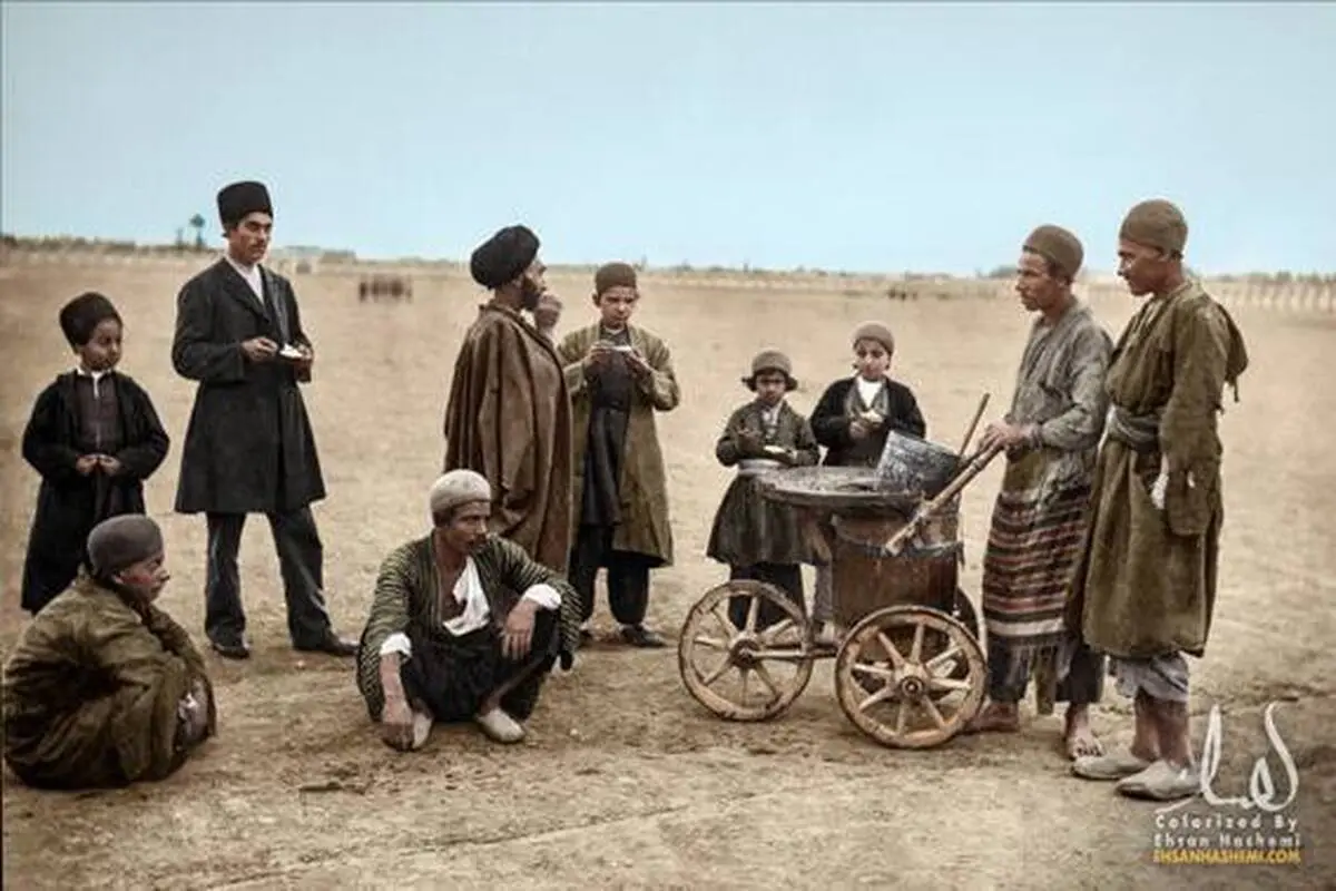 تصویر قدیمی از بستنی فروشی‌ سال ۱۲۶۸ در تهران | با یه بشکه و یخ  بستنی درست می‌کردند!
