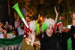 جوانان چه زود پیر می شوند | آمار شادی 