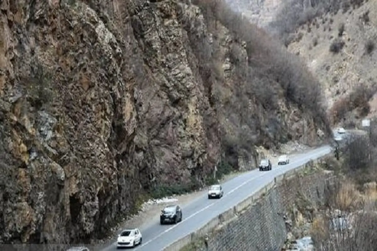 جاده چالوس به سمت شمال یک‌طرفه می‌شود