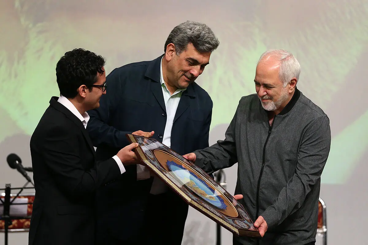 ظریف: تحریم شدن بخاطر مردم ایران مایه افتخار است