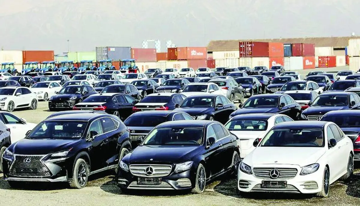 با وجود ممنوعیت واردات، خودروهای لوکس چطور به گالری‌ها می‌رسند؟