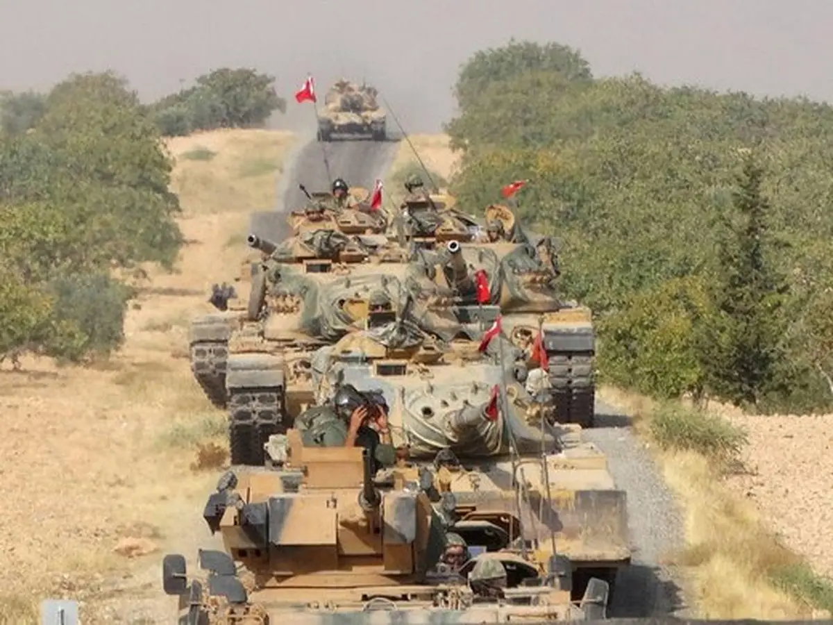 تصاویر | تانک‌های غول‌پیکر ارتش ترکیه و کودک بهت زده سوری