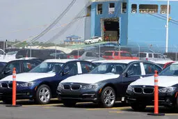 سوپرایز ویژه دولت رئیسی برای مردم | امکان خرید قسطی خودروهای وارداتی