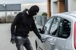 سارقی که سیم‌های تلفن را سرقت کرده است دستگیرشد