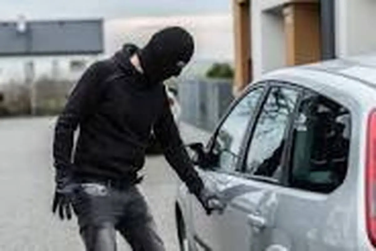 سارقی که سیم‌های تلفن را سرقت کرده است دستگیرشد