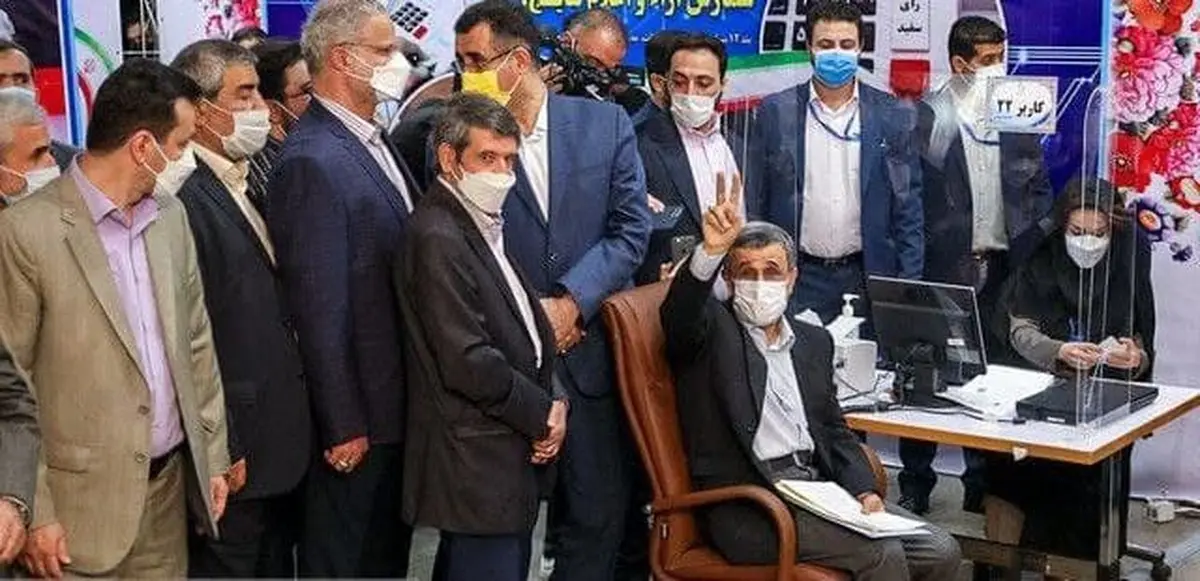 احمدی‌نژاد پس از ثبت‌نام: با توجه به شرایط کشور و اصرار مردم ثبت نام کردم