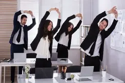 پنج حرکت جادویی برای کاهش روند پیری در زنان بالای ۴۵ سال + ویدیو 