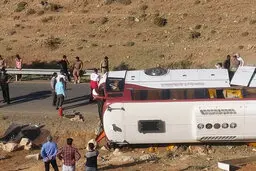 
 باید  مقصران حادثه اتوبوس خبرنگاران پاسخگو باشند
