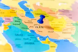 چرا ایران می‌ماند؟ |  وقتی تاریخ پاسخ سیاست روز را می‌دهد
