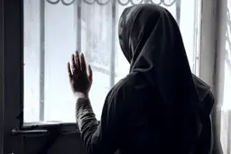 خیانت‌های شوهر بی آبرو در مسافرخانه |  ضرب و شتم همسر جوان مقابل معشوقه