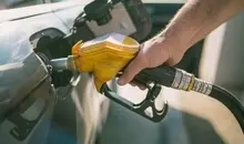 سهمیه بنزین اردیبهشت ماه چقدر است؟ | کارت سوخت ها امشب شارژ می‌شوند؟