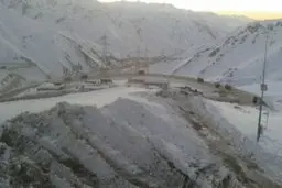 گرفتار شدن سه آمبولانس در جاده های برفی
