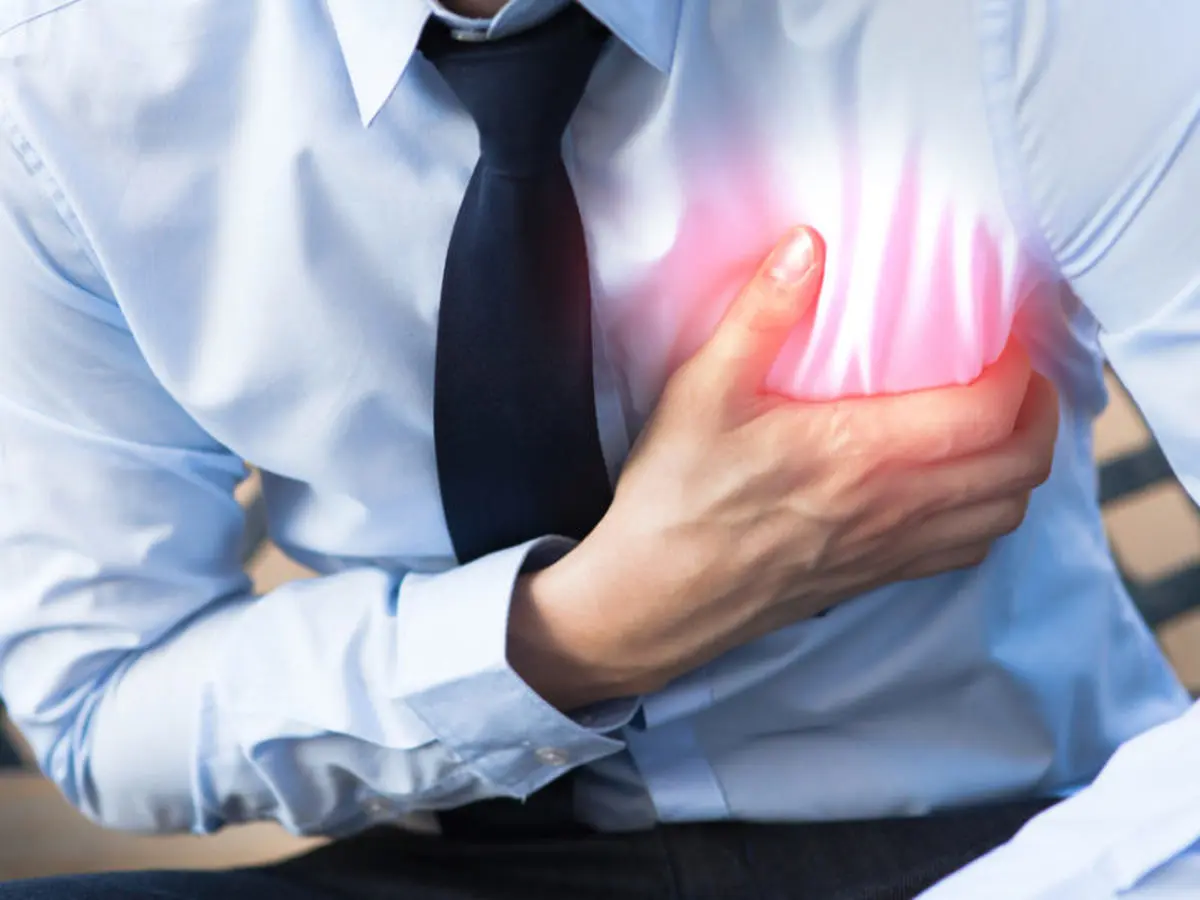 علامت اصلی حمله قلبی | حمله قلبی با چه نشانه ای شروع می شود؟ | نشانه های حمله قلبی