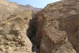 بهره‌برداری از معدن سنگ مرمریت تنگه شیرینه با مخالفت جامعه محلی روبه‌رو شد