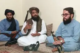 مقام ارشد طالبان: زنان نباید به ادارات بیایند و در ورازتخانه‌ ما کار کنند