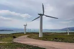 فیلمی از شکسته شدن یکی از توربین های بادی منجیل پخش شد +ویدئو